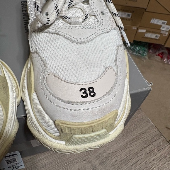 Size 8 Women’s - Balenciaga Triple S Sneaker White Double Foam (38 EU) - Picture 4 of 16